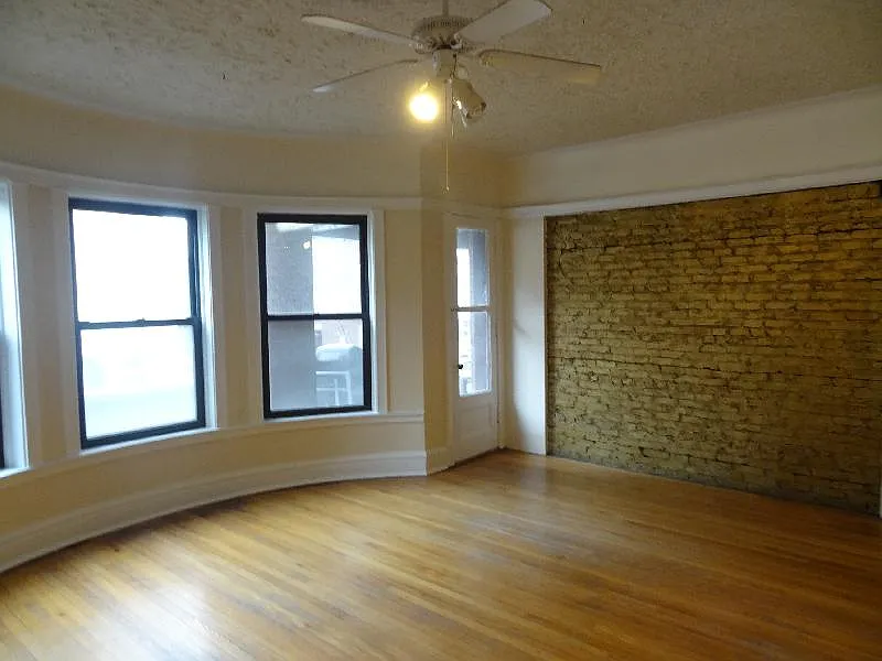 2 bed, 1.0 bath, 1400 sqft, $2,500 — Photo 2