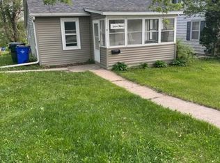1215 21st Ave SW, Cedar Rapids, IA 52404