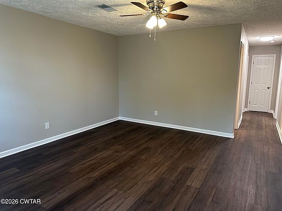 3rd image of 2210 Upper Finley Rd