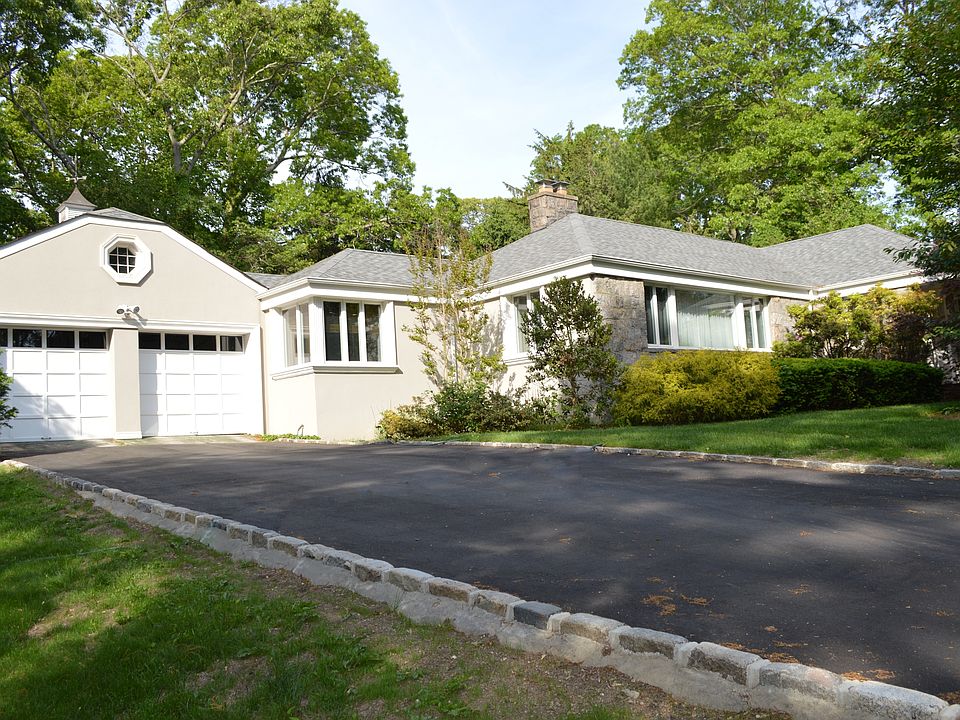 2nd image of 15 Dawn Dr