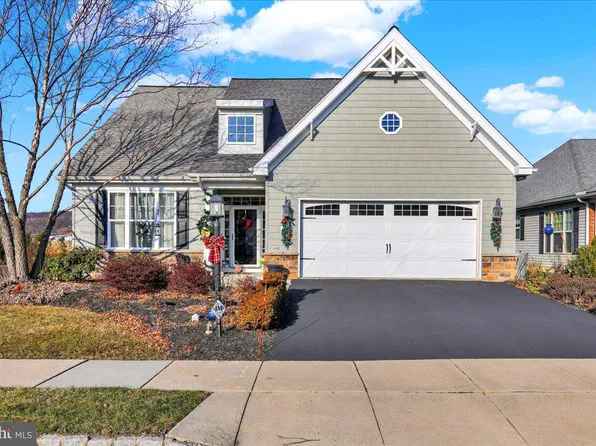 2 Cedarcrest Ln, Oley, PA 19547