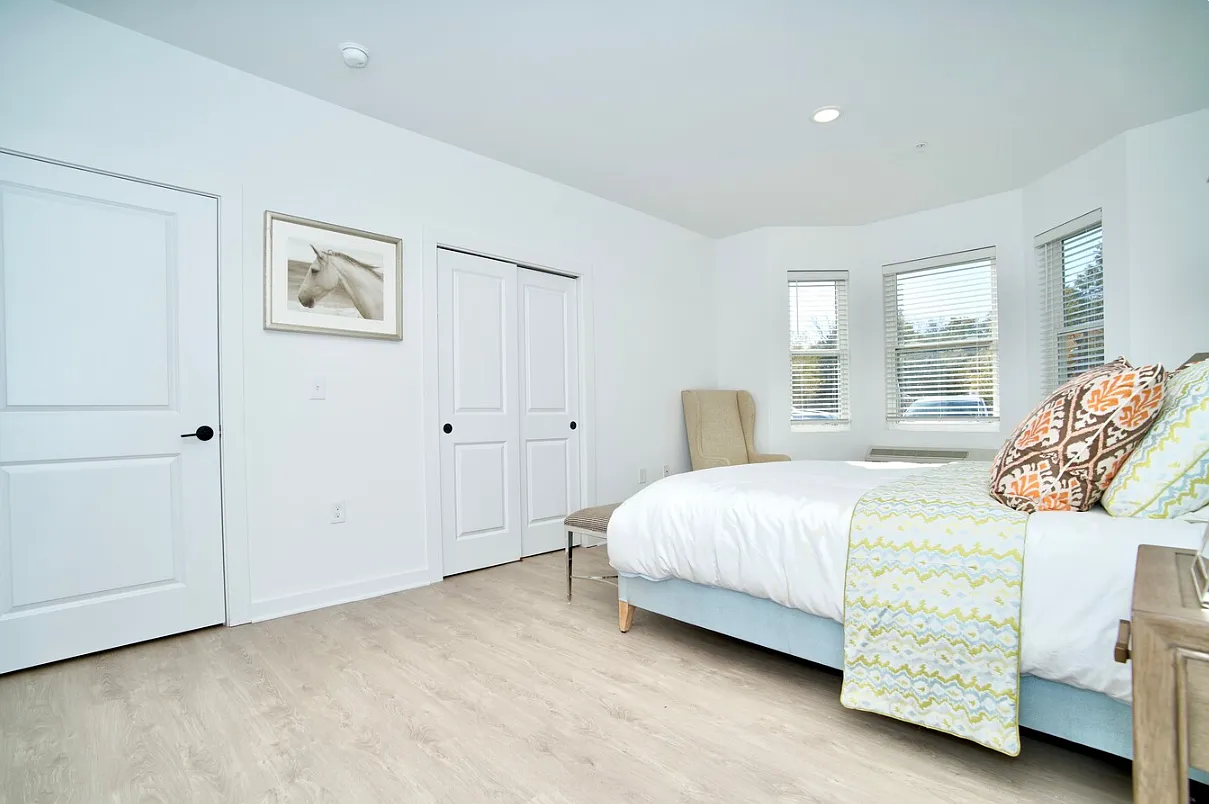 Avenel Holdings — Photo 4