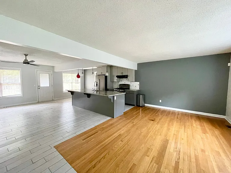 2112 Chandler Ave — Photo 3