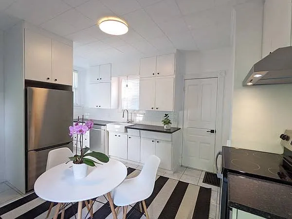 229 Wellington St N #2 — Photo 5