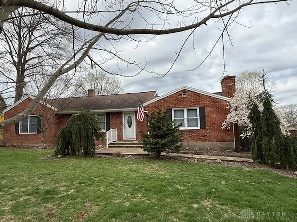 937 Whitestone Rd, Xenia, OH 45385