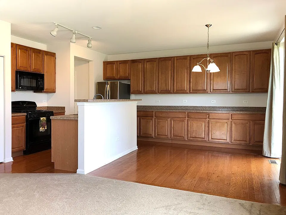 Kitchen w/ Table Space