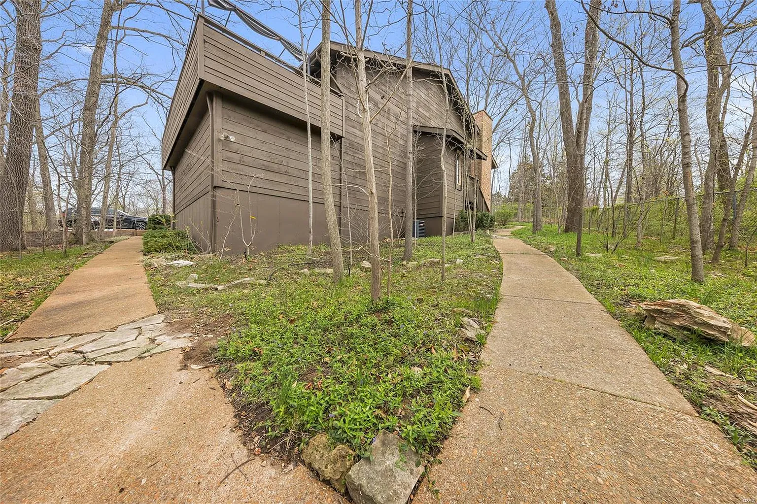 1562 Autumn Leaf Dr photo 1