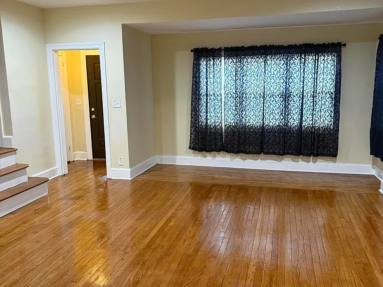10 Frances Pl — Photo 3