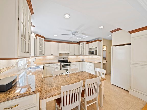 4th image of 208 Wilson Ave
