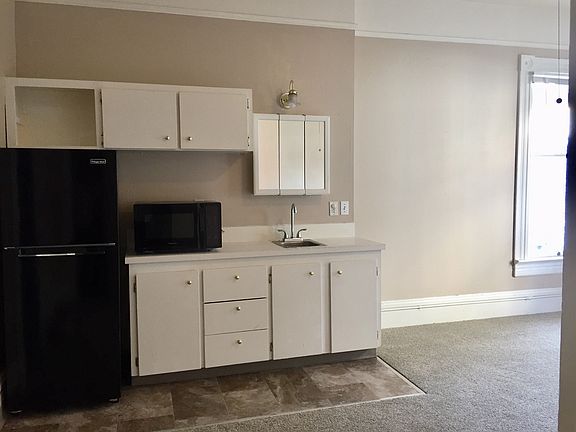 2nd image of 2257 NW Hoyt St APT 8