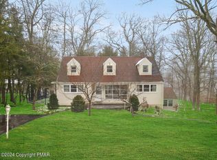 621 Prices Dr, Cresco, PA 18326