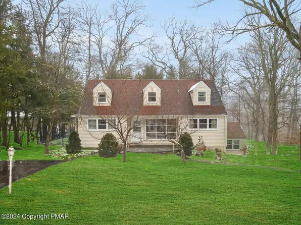 621 Prices Dr, Cresco, PA 18326