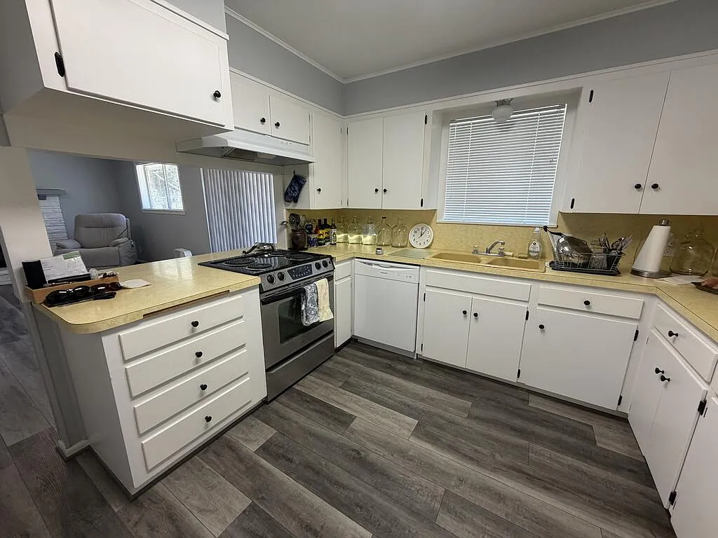 3 bed, 2.0 bath, 1584 sqft, $1,900 — Photo 3