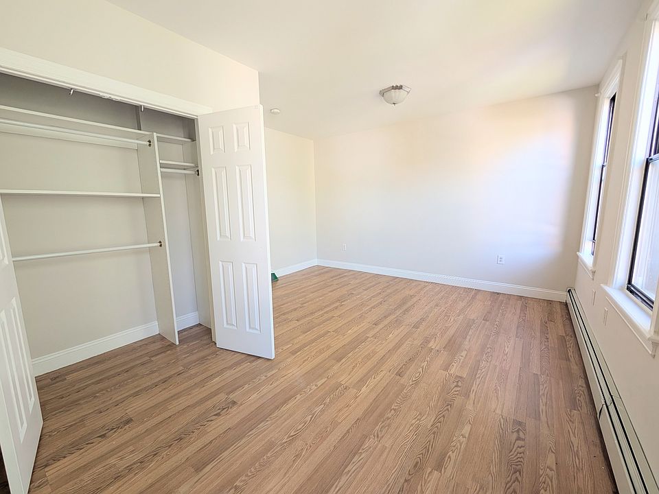 Bedroom 1 / Master bedroom