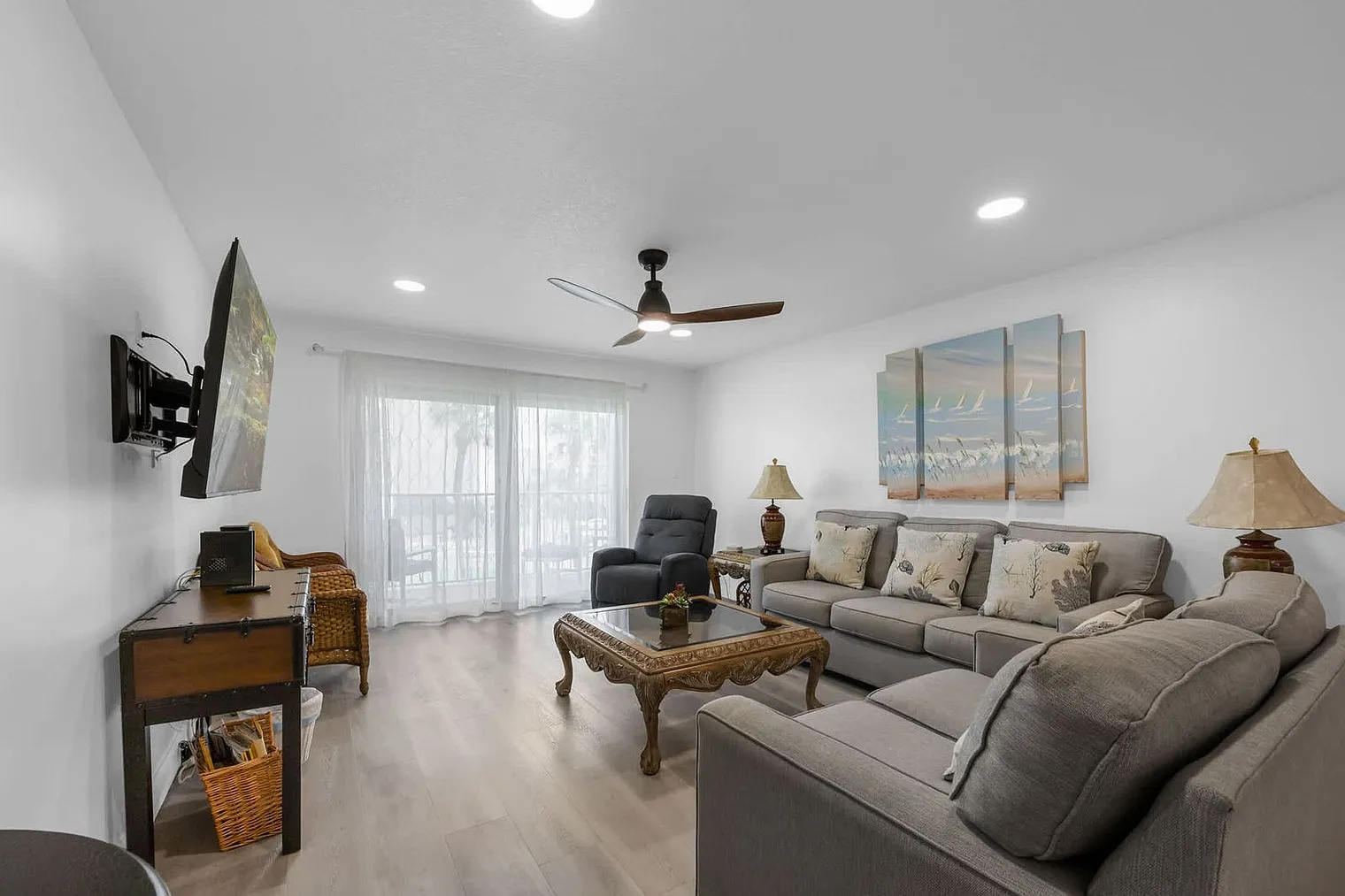 2 bed, 2.0 bath, $5,656 — Photo 2