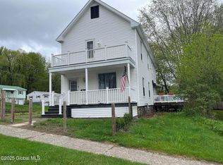 26 N McNab Ave, Gloversville, NY 12078