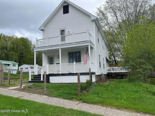 26 N McNab Avenue, Gloversville, NY 12078
