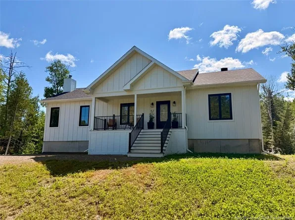57 Thompson St, Charlo, NB E8E 2S6