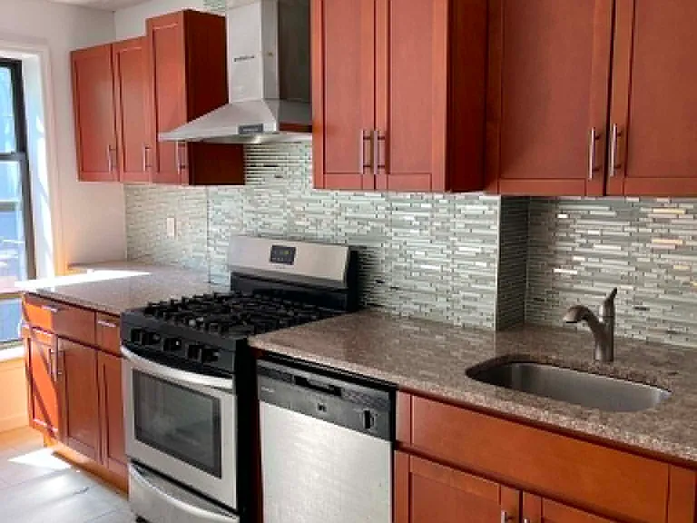 471 5th Ave #3 — Photo 2