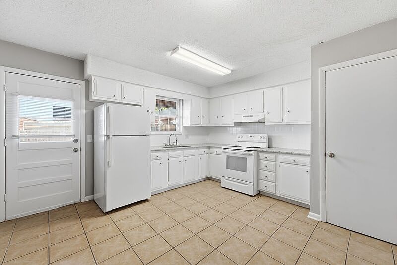 1st image of 742 N 6th St