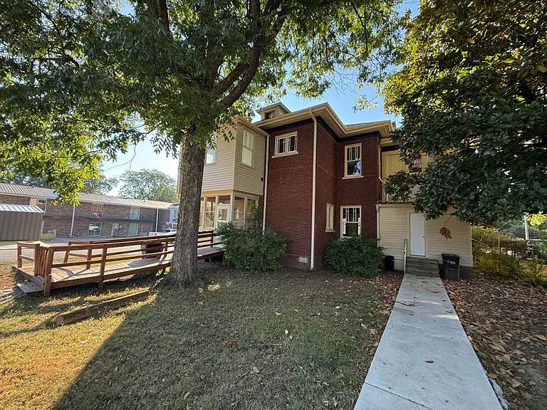 551 E Boswell St — Photo 5
