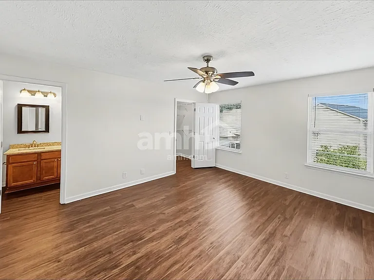305 Schoolhouse Ct — Photo 10