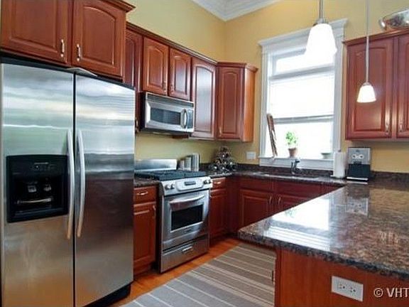 4th image of 3815 N Damen Ave