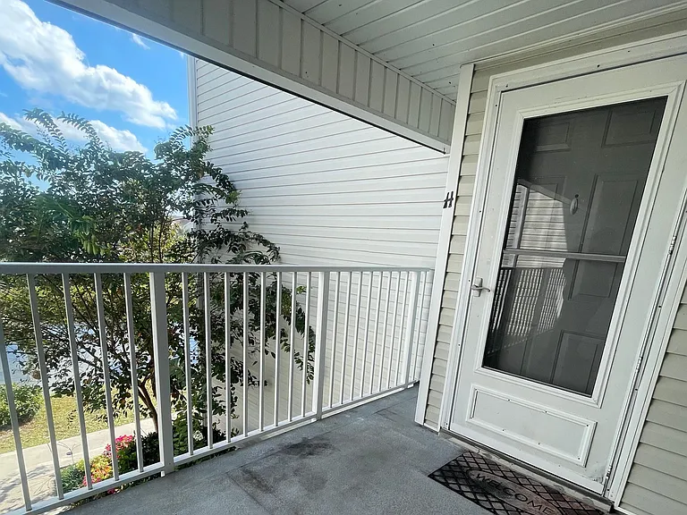 2266 Huntingdon Dr — Photo 6