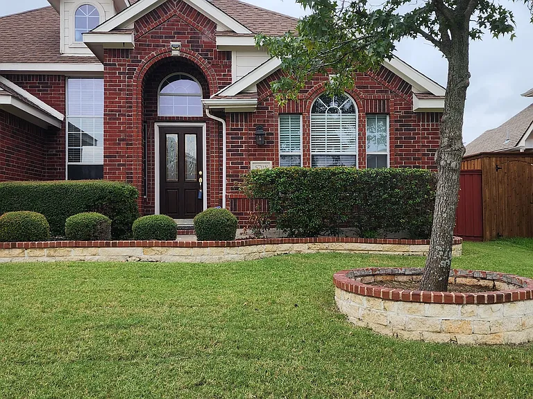 5708 Seneca Dr — Photo 1