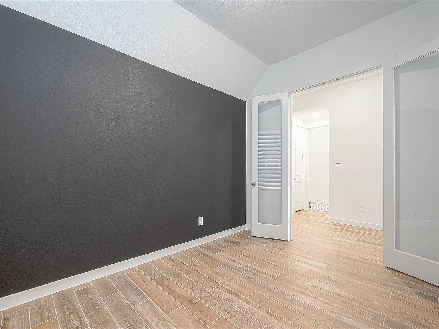 5 bed, 4.0 bath, 2944 sqft, $3,500 — Photo 4