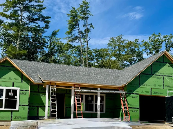 28 Forest Glen Lane, Topsham, ME 04086