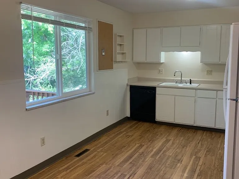 320 Del Clair Rd — Photo 6