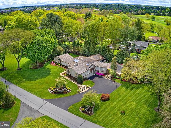 2nd image of 260 Brook Farms Rd