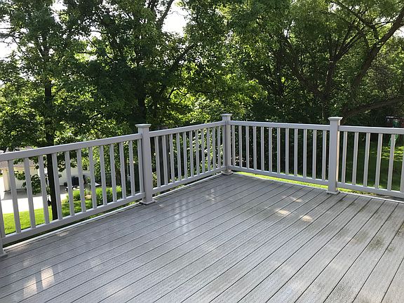 3rd image of 340 Oakleigh Woods Dr
