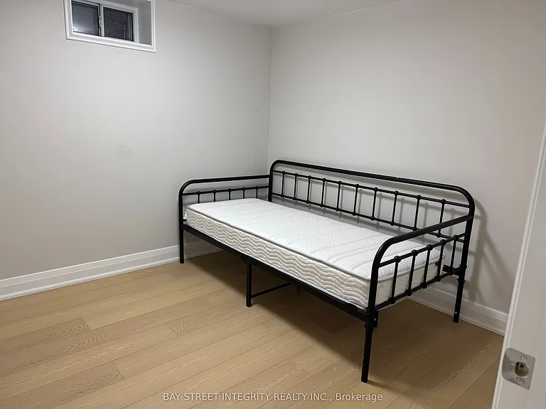 244 King Edward Ave — Photo 8