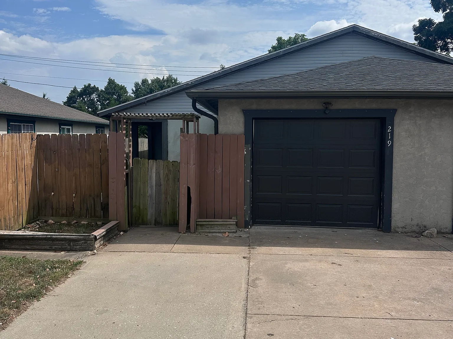 3 bed, 1100 sqft, $1,295 — Photo 1