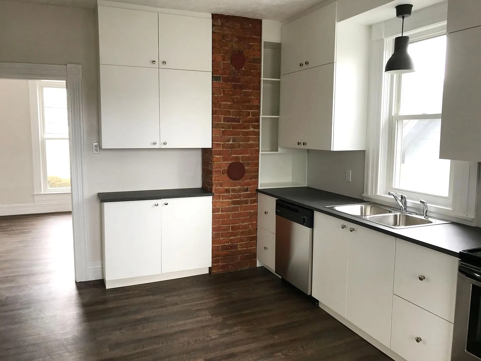 2 bed, 1000 sqft, $1,400 — Photo 2