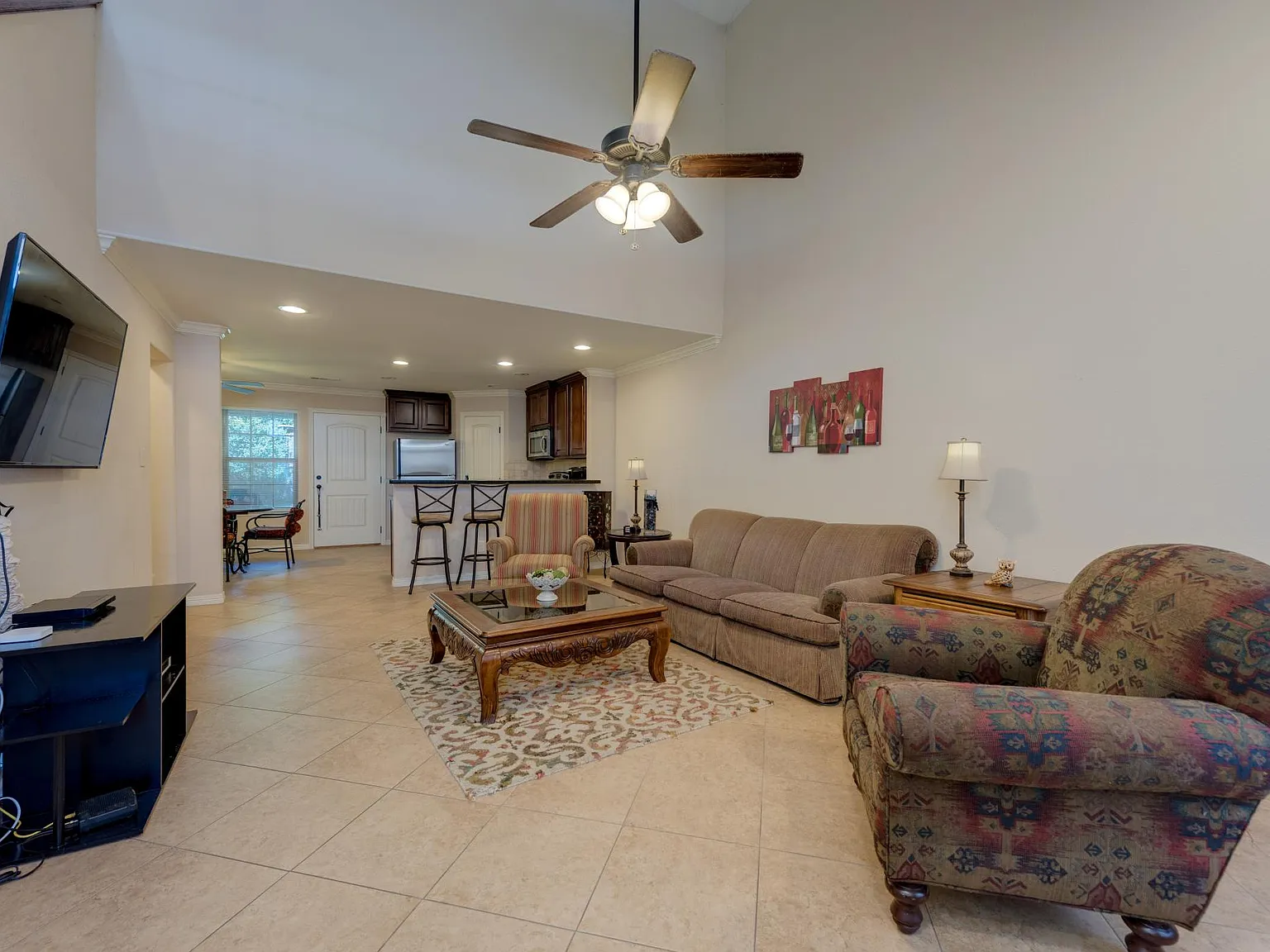 5 bed, 1871 sqft, $3,800 — Photo 3