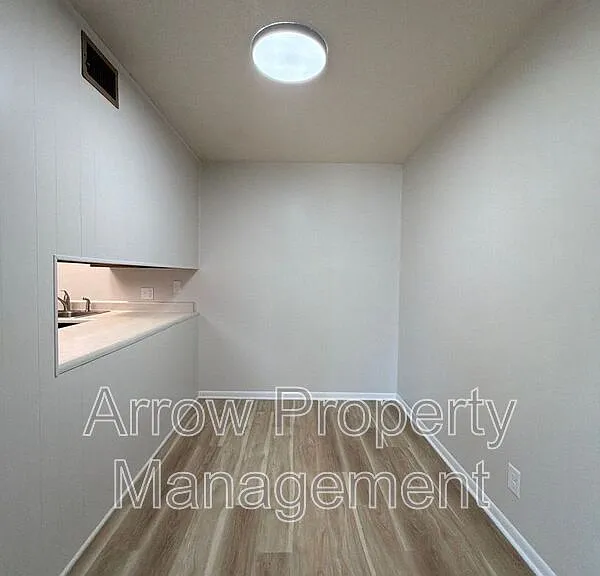 515 N 13th St #301 — Photo 2