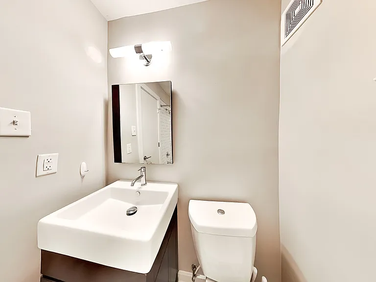 880 N Highland Ave NE #B3 — Photo 8