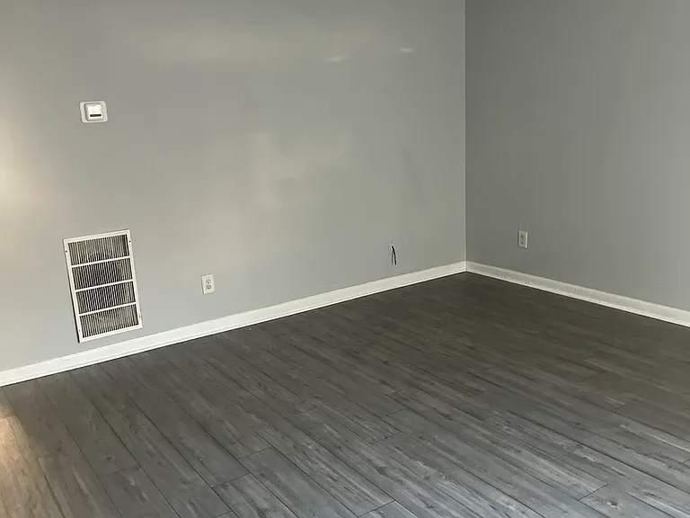 2279 Strathmoor Manor Dr — Photo 2