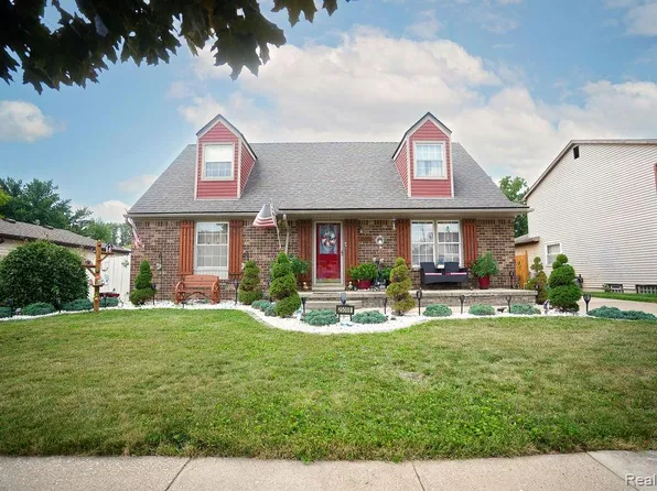 25058 Montebello Dr, Woodhaven, MI 48183