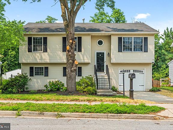4th image of 1015 Cheryls Ct