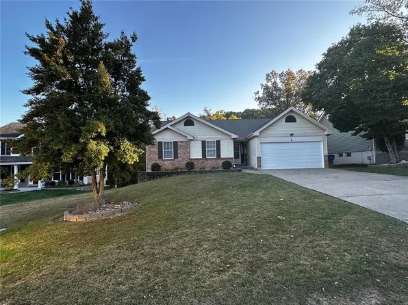 89 Hillside Mdws, Saint Charles, MO 63303