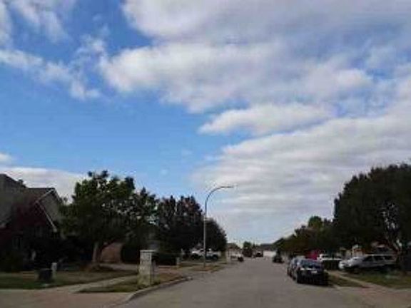 Exterior Neighborhood (street photo)