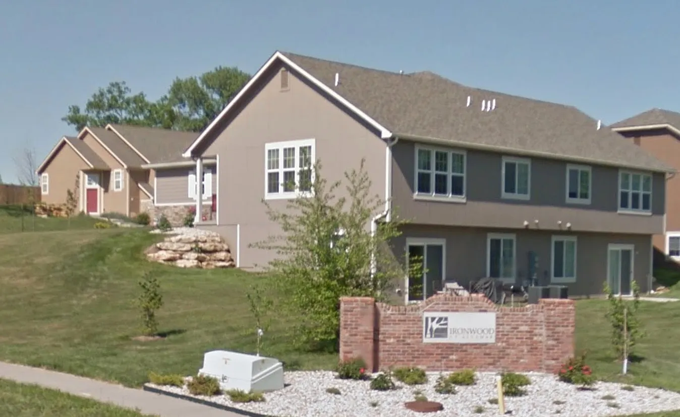 3 bed, 2.5 bath, 1500 sqft, $2,000 — Photo 2