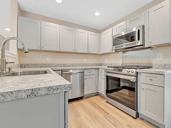 3rd image of 9811 Black Eagle Way