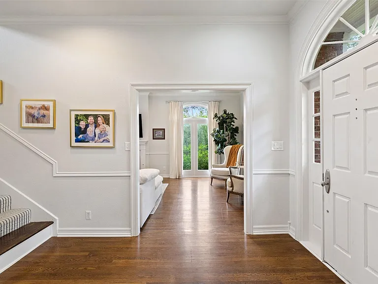 2922 Thousand Oaks Dr — Photo 4