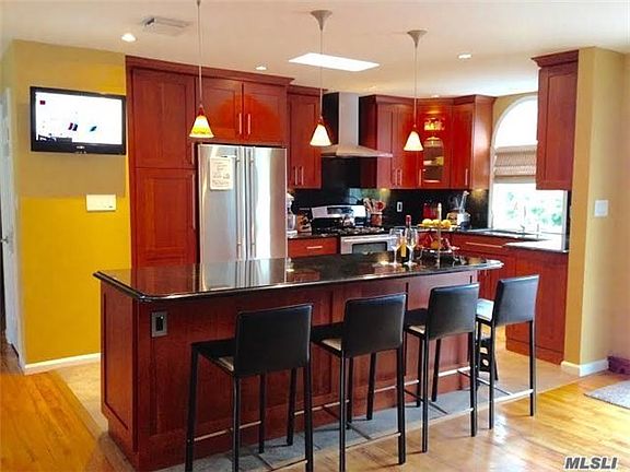 5th image of 18 Stonywood Dr