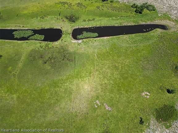 3rd image of 725 Bluff Hammock Rd